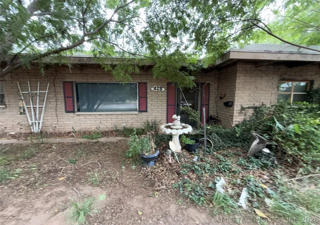 1st image of 425 Oakwood Rd, Enid, OK 73703 | MLS# 2624957