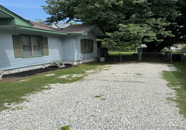 3rd image of 512 W 21St St, Ada, OK 74820 | MLS# 2624741