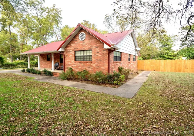 2nd image of 101 Park Dr, Madill, OK 73446 | MLS# 2624919