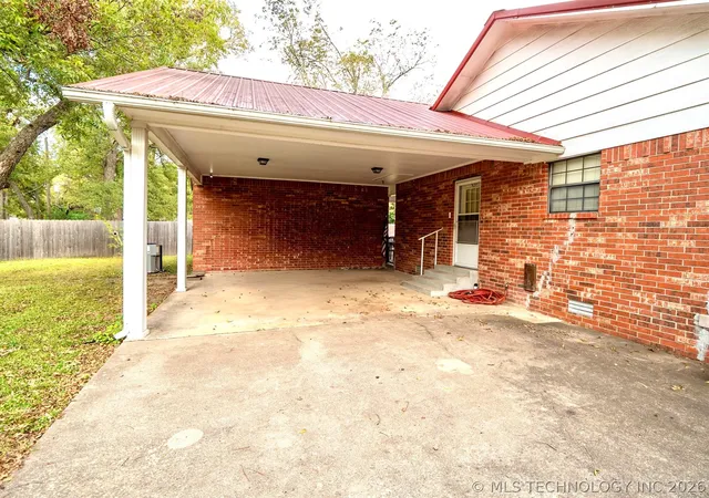 3rd image of 101 Park Dr, Madill, OK 73446 | MLS# 2624919