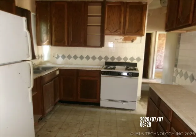 Photo 3 of Sale Pending at 421 Sooner Rd, Bartlesville, OK 74003 | MLS# 2623759 | Listing updated on 2026-08-28