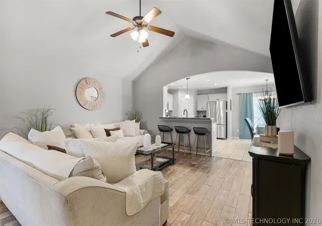 Photo 4 of Sale Pending at 10717 N 152nd East Ave, Owasso, OK 74055 | MLS# 2623984 | Listing updated on 2026-08-20
