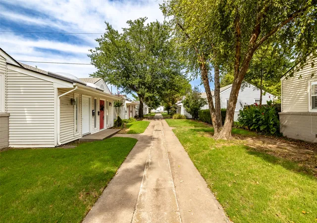 Listing Photo 4 - Condo for sale in building located at 1321 E 38th Pl, Tulsa, OK 74105 - Unit #B