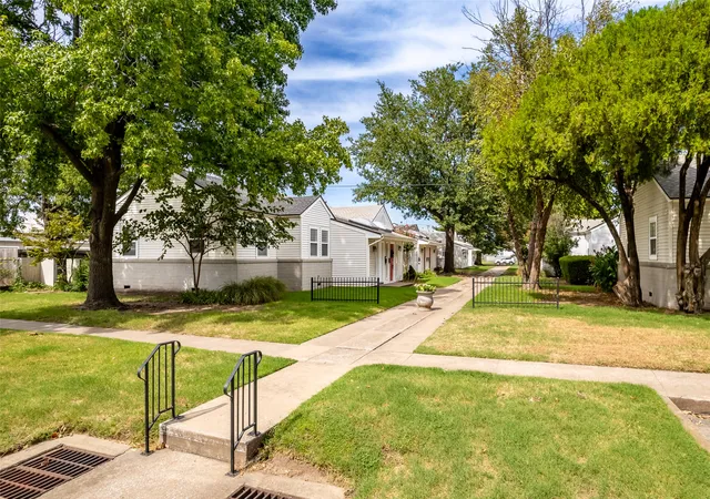 Listing Photo 5 - Condo for sale in building located at 1321 E 38th Pl, Tulsa, OK 74105 - Unit #B