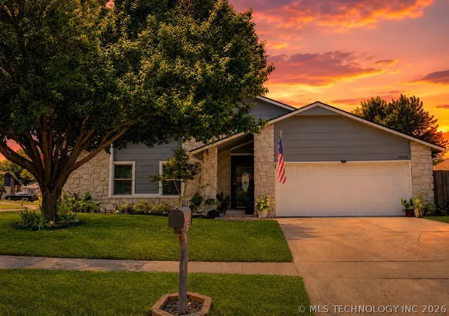 1st image of 13796 S Oak Pl, Glenpool, OK 74033 | MLS# 2624941