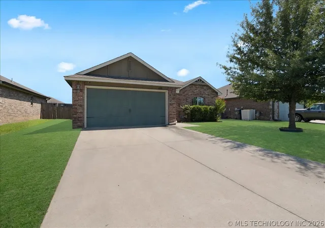 Photo 2 of Sale Pending at 1110 E 146th Court S, Glenpool, OK 74033 | MLS# 2624890 | Listing updated on 2026-08-21
