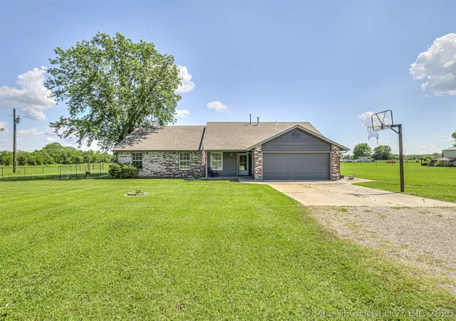 Photo 2 of Single family home for sale at 1240 E 163rd Street N, Skiatook, OK 74070 | MLS# 2625033 | Listing updated on 2026-07-31