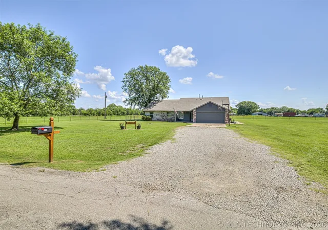 Photo 3 of Single family home for sale at 1240 E 163rd Street N, Skiatook, OK 74070 | MLS# 2625033 | Listing updated on 2026-07-31