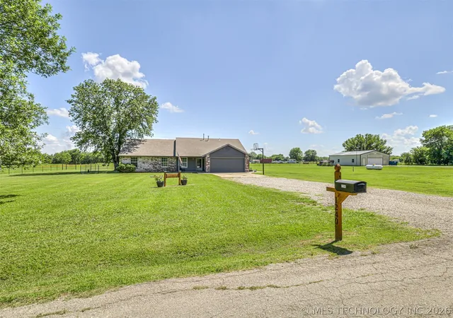 Photo 4 of Single family home for sale at 1240 E 163rd Street N, Skiatook, OK 74070 | MLS# 2625033 | Listing updated on 2026-07-31