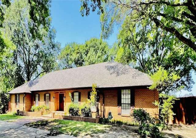 Photo 1 of Single family home for sale at 535 Sunset Dr Sw, Ardmore, OK 73401 | MLS# 2623407 | Listing updated on 2026-08-20