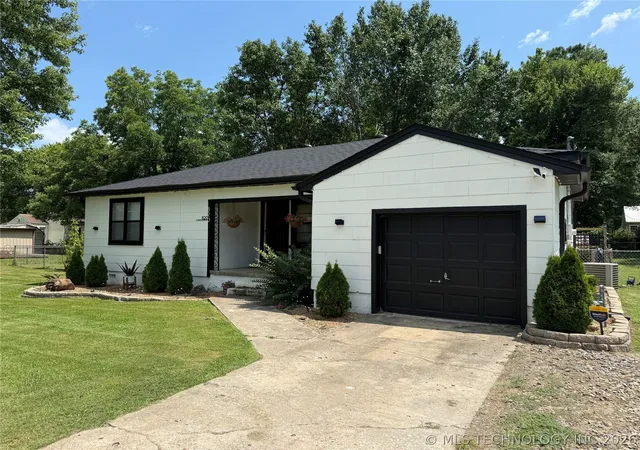 2nd image of 820 E Chickasaw Ave, Sallisaw, OK 74955 | MLS# 2625104