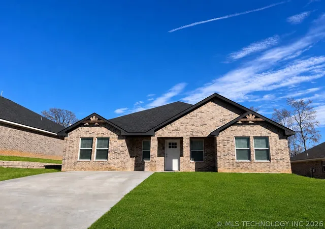 Photo 1 of Single family home for sale at 100 Watch Hl Dr, Durant, OK 74701 | MLS# 2625093 | Listing updated on 2026-08-20