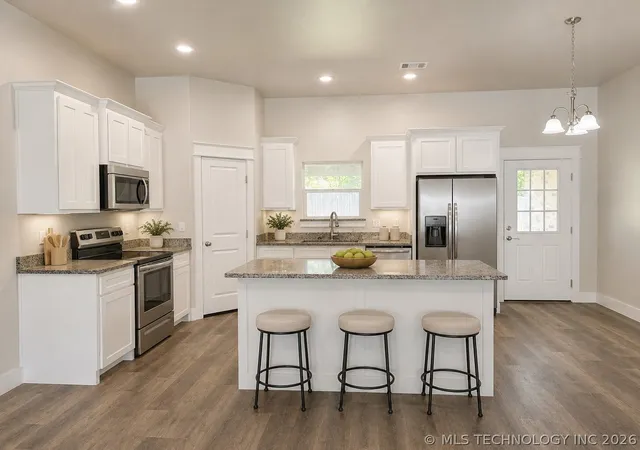 Photo 3 of Single family home for sale at 100 Watch Hl Dr, Durant, OK 74701 | MLS# 2625093 | Listing updated on 2026-08-20