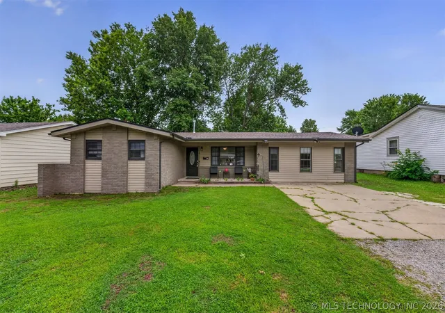 1st image of 322 E Maple St, Skiatook, OK 74070 | MLS# 2625116