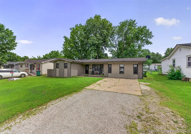 3rd image of 322 E Maple St, Skiatook, OK 74070 | MLS# 2625116
