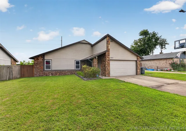 Photo 1 of Sale Pending at 14057 S Poplar Pl, Glenpool, OK 74033 | MLS# 2625127 | Listing updated on 2026-08-20
