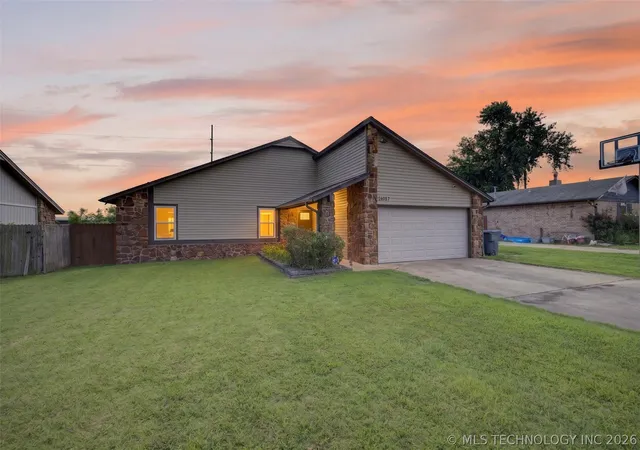 Photo 2 of Sale Pending at 14057 S Poplar Pl, Glenpool, OK 74033 | MLS# 2625127 | Listing updated on 2026-08-20