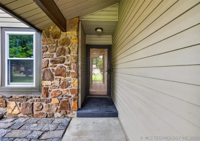 Photo 3 of Sale Pending at 14057 S Poplar Pl, Glenpool, OK 74033 | MLS# 2625127 | Listing updated on 2026-08-20