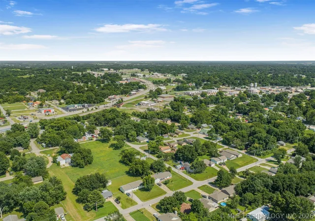 Homes for sale in Coweta, OK | 715 N Division St, Coweta, OK 74429 | MLS# 2625202