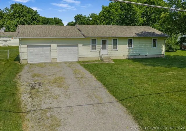 Homes for sale in Coweta, OK | 715 N Division St, Coweta, OK 74429 | MLS# 2625202