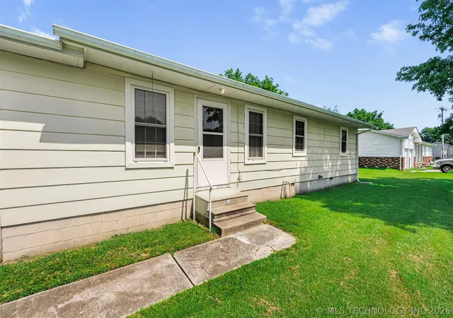 Homes for sale in Coweta, OK | 715 N Division St, Coweta, OK 74429 | MLS# 2625202