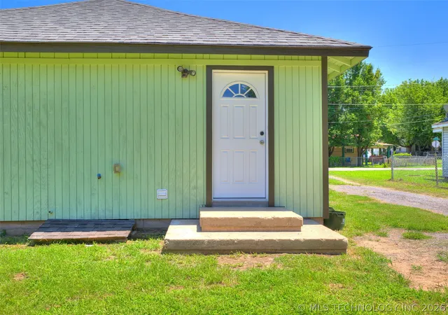 Photo 4 of Sale Pending at 400 S 53rd Westavenue, Tulsa, OK 74127 | MLS# 2625215 | Listing updated on 2026-08-28