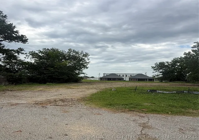 1st image of 208 W 1st St, Owasso, OK 74055 | MLS# 2625223