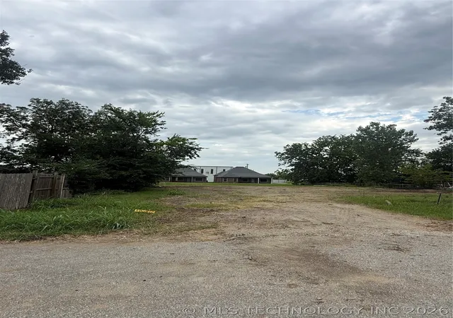 2nd image of 208 W 1st St, Owasso, OK 74055 | MLS# 2625223