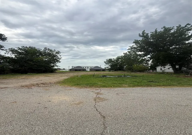 1st image of 210 W 1st St, Owasso, OK 74055 | MLS# 2625225