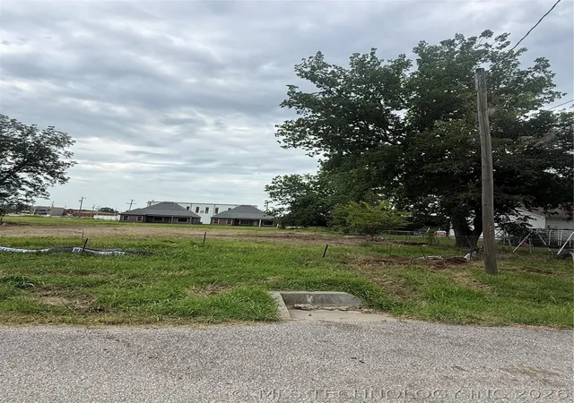 2nd image of 210 W 1st St, Owasso, OK 74055 | MLS# 2625225