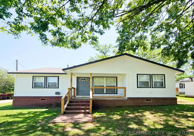 Homes for sale in Collinsville, OK | 401 S 21st St, Collinsville, OK 74021 | MLS# 2623870