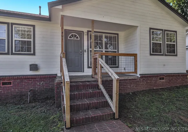 Homes for sale in Collinsville, OK | 401 S 21st St, Collinsville, OK 74021 | MLS# 2623870