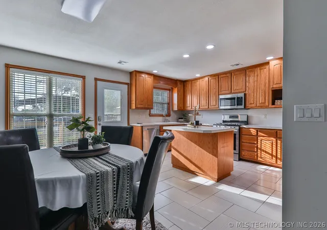 Homes for sale in Collinsville, OK | 401 S 21St St, Collinsville, OK 74021 | MLS# 2623870