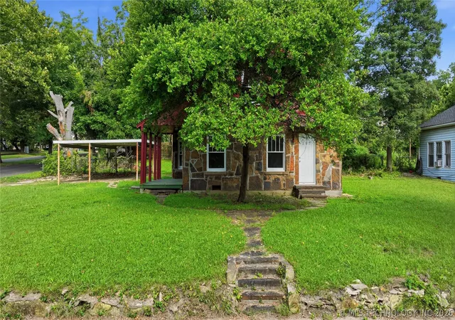 1st image of 227 S 11th St, Muskogee, OK 74401 | MLS# 2625247