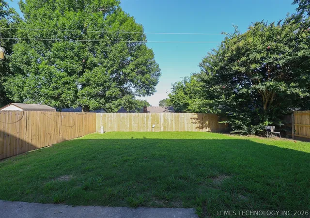 3rd image of 2708 S Oak Pl, Broken Arrow, OK 74012 | MLS# 2624876