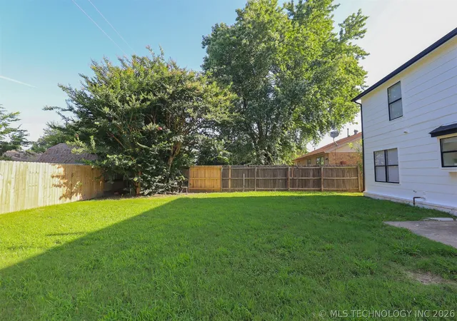 4th image of 2708 S Oak Pl, Broken Arrow, OK 74012 | MLS# 2624876