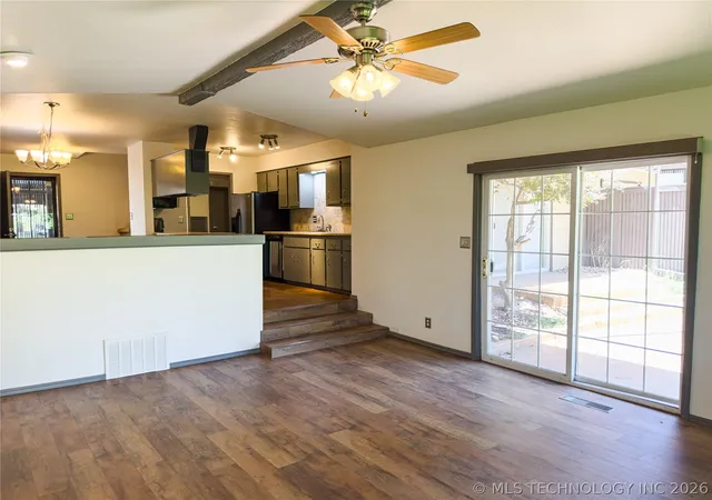Listing Photo 4 - Condo for sale in building located at 15921 E 131st St S, Broken Arrow, OK 74011 - Unit #2
