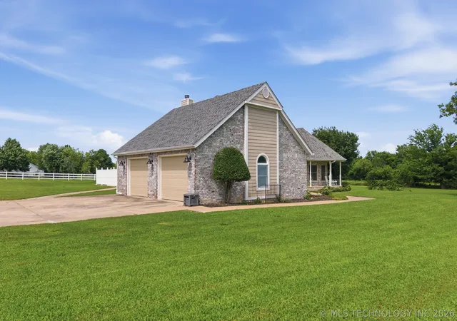 Photo 3 of Single family home for sale at 29945 S River Ridge Dr, Catoosa, OK 74015 | MLS# 2625278 | Listing updated on 2026-08-20