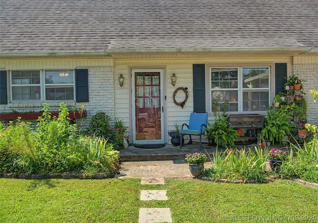 Photo 2 of Single family home for sale at 309 Carlton Way, Muskogee, OK 74403 | MLS# 2625048 | Listing updated on 2026-08-24