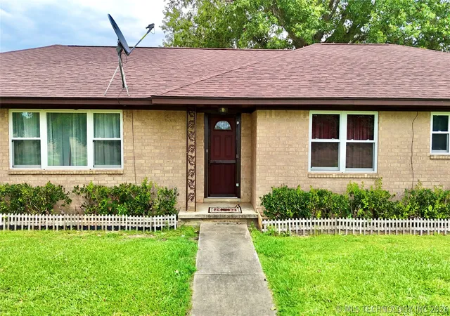 Photo 3 of Sale Pending at 40497 S County Rd 4460, Stigler, OK 74462 | MLS# 2624805 | Listing updated on 2026-08-24