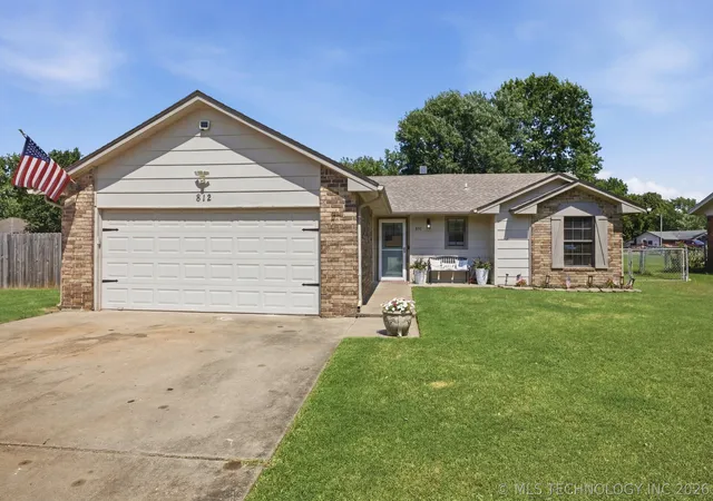 Homes for sale in Muskogee, OK | 812 Cumberland Dr, Muskogee, OK 74403 | MLS# 2625325