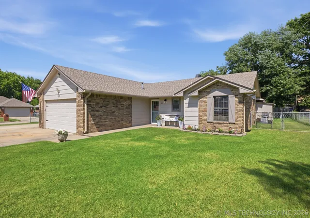 Homes for sale in Muskogee, OK | 812 Cumberland Dr, Muskogee, OK 74403 | MLS# 2625325