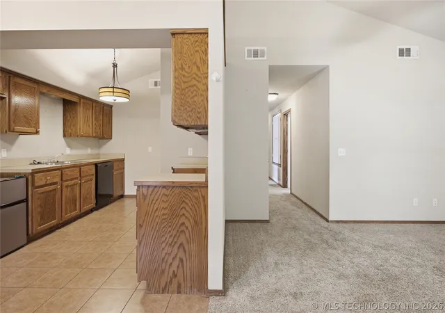 5th image of 108 W Division St, Oktaha, OK 74450 | MLS# 2625189