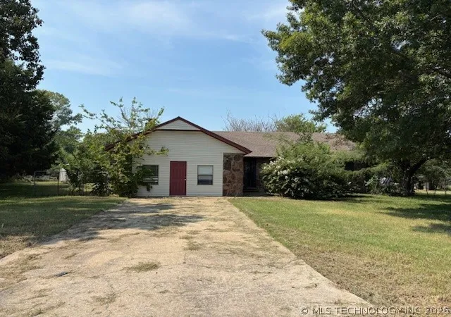 1st image of 196 Elm Dr, Pryor, OK 74361 | MLS# 2625341