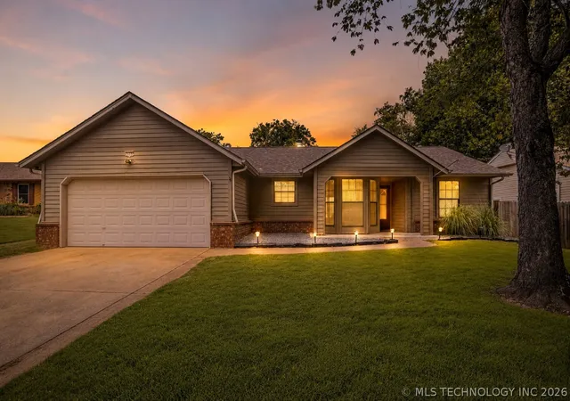 Homes for sale in Broken Arrow, OK | 1316 W Hot Springs Pl, Broken Arrow, OK 74011 | MLS# 2625197