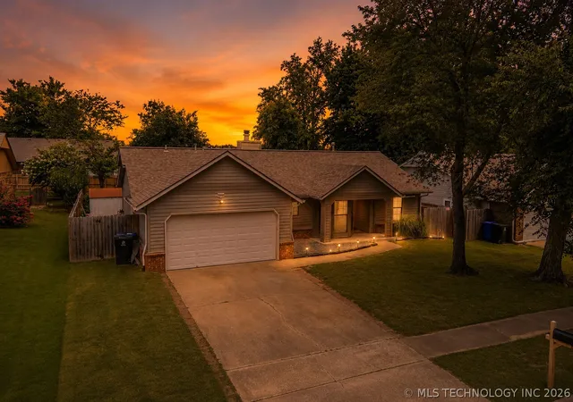 Homes for sale in Broken Arrow, OK | 1316 W Hot Springs Pl, Broken Arrow, OK 74011 | MLS# 2625197