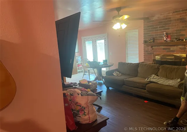 Photo 3 of Single family home for sale at 300 E Vicksburg St, Broken Arrow, OK 74011 | MLS# 2625386 | Listing updated on 2026-08-20