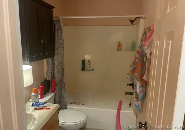 Photo 4 of Single family home for sale at 300 E Vicksburg St, Broken Arrow, OK 74011 | MLS# 2625386 | Listing updated on 2026-08-20