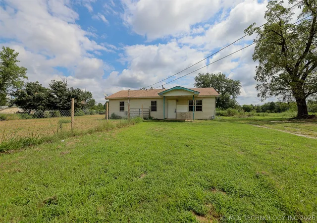 Photo 1 of Single family home for sale at 1421 S Cedar St, Bristow, OK 74010 | MLS# 2625373 | Listing updated on 2026-07-29
