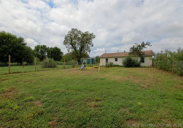 Photo 2 of Single family home for sale at 1421 S Cedar St, Bristow, OK 74010 | MLS# 2625373 | Listing updated on 2026-07-29